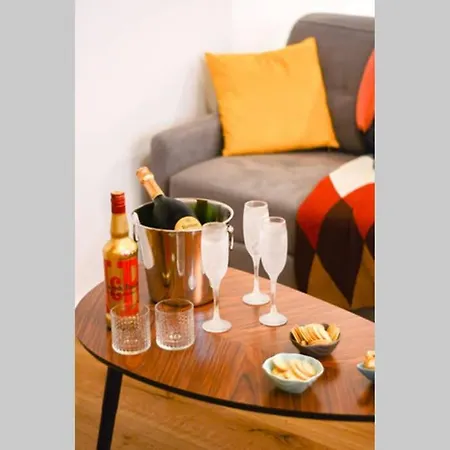 Luxueux Duplex 6 - 8pers - Full Equipped - République Appartamento *
