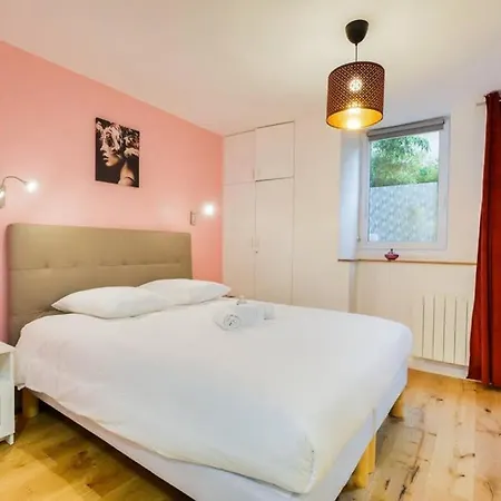 Canal St-martin/duplex 6/8pers/equipped/republique Paris